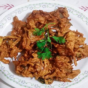 Crispy onion fritters