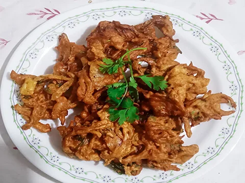 Crispy onion fritters